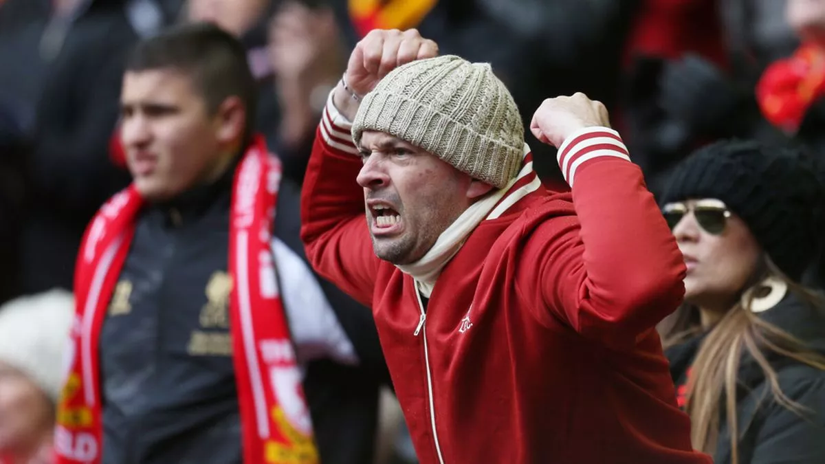 Manchester Utd vs Liverpool Referee Named Reds Fans Furious