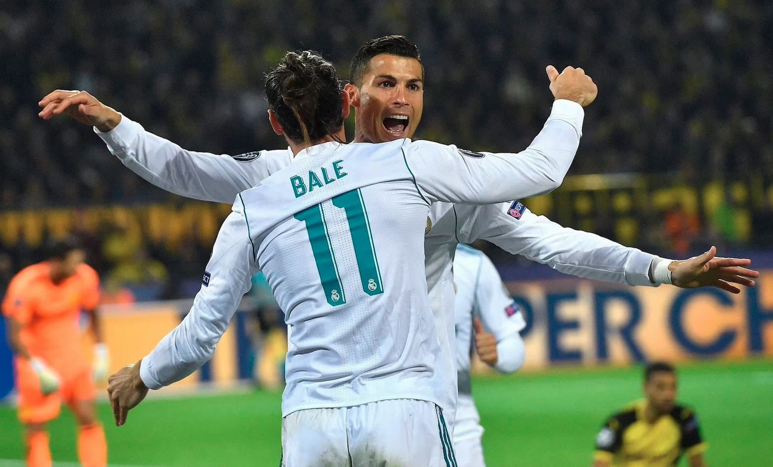 Patrice Evra Reveals Ronaldo and Bale Both Agreed To Join Manchester United, image size:1571x949