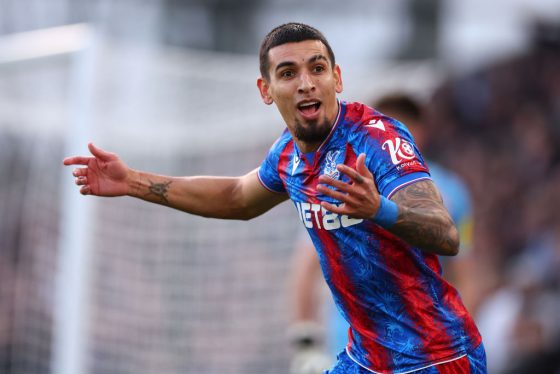 Daniel Muñoz Gesturing During a Game