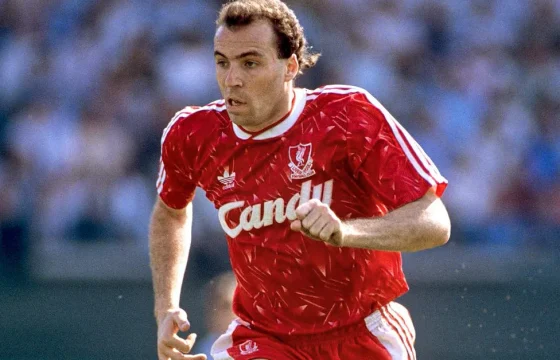 Ronny Rosenthal Running While in Action for Liverpool