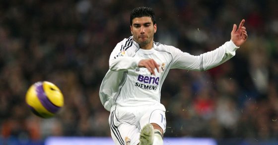Jose Antonio Reyes Hitting a Free-Kick