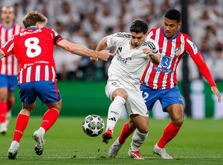 Atletico Madrid Players Trying to Stop Real Madrid Star Brahim Diaz Who Topped Our Player Ratings for Champions League Round of 16 First Leg