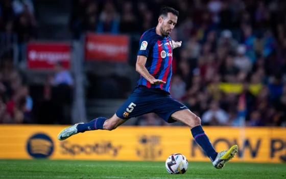 Sergio Busquets Passing the Ball