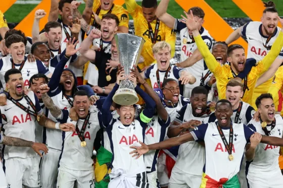 tottenham trophy parade
