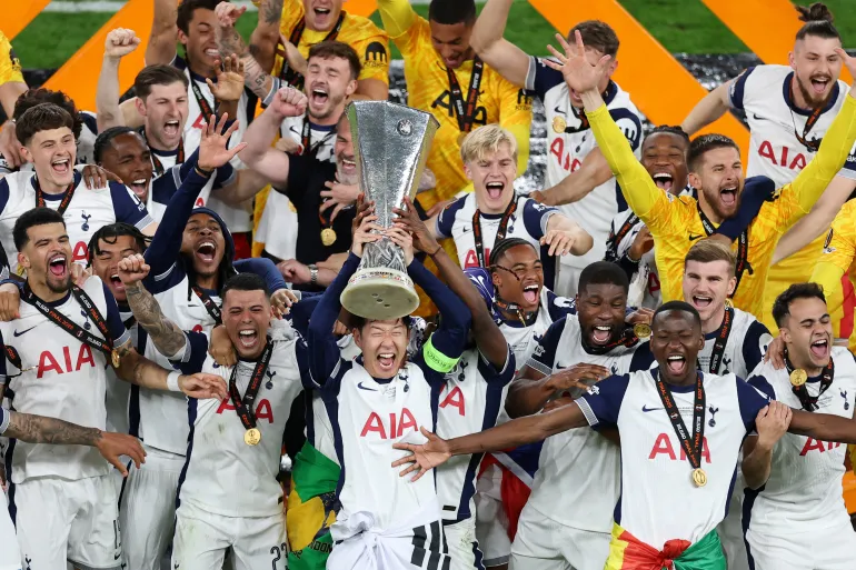 tottenham trophy parade