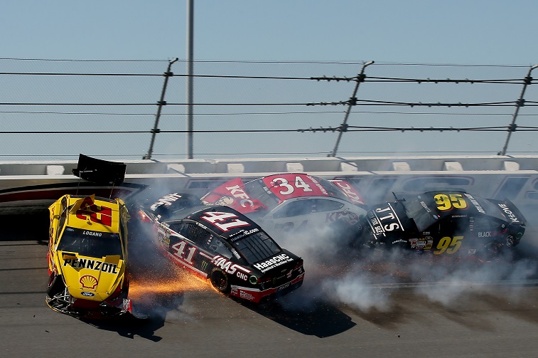 10 Cele mai grave accidente auto din istoria NASCAR