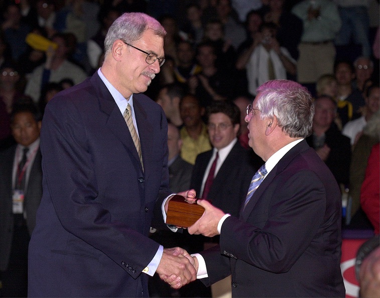 LOS ANGELES, UNITED STATES: Coach Phil Jackson of the Los Angeles Lakers (L) receives his world championship ring from NBA Commissioner David Stern in ceremony 01 November 2000 in Los Angeles. The Lakers, who won the NBA championship last season against the Indiana Pacers, played their first home game of the season against the Utah Jazz and lost, 97-92. (Electronic Image) AFP PHOTO/Vince BUCCI (Photo credit should read Vince Bucci/AFP/Getty Images)
