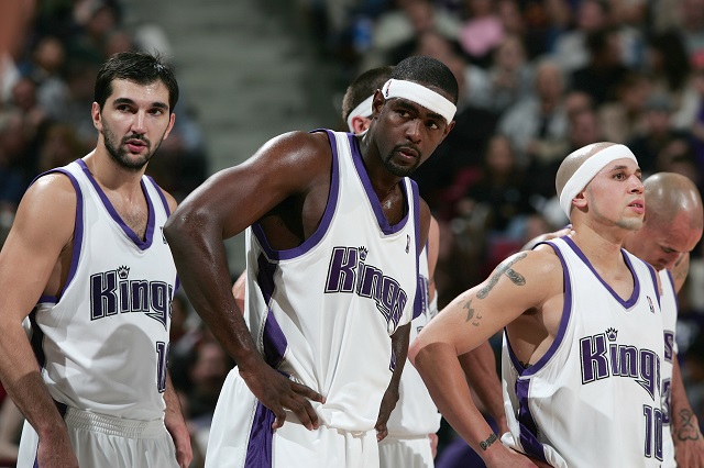 Members of the 2002 Sacramento Kings look disappointed.