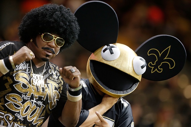 New Orleans Saints fans cheer for their team.