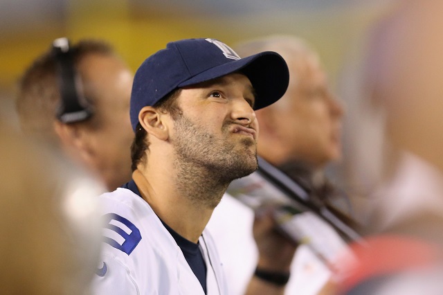 Tony Romo looks at the scoreboard.