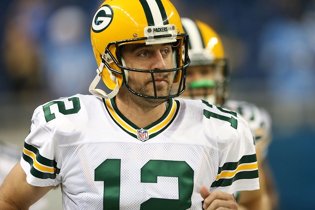 Aaron Rodgers prepares for the game