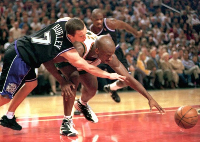 Bobby Hurley reaches for the ball against the Seattle Supersonics.