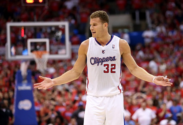 Blake Griffin célèbre un tir.