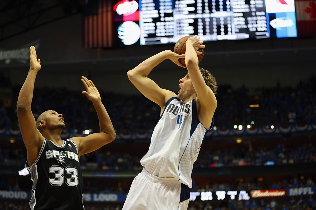 Dirk performing his eponymous one-legged fadeaway