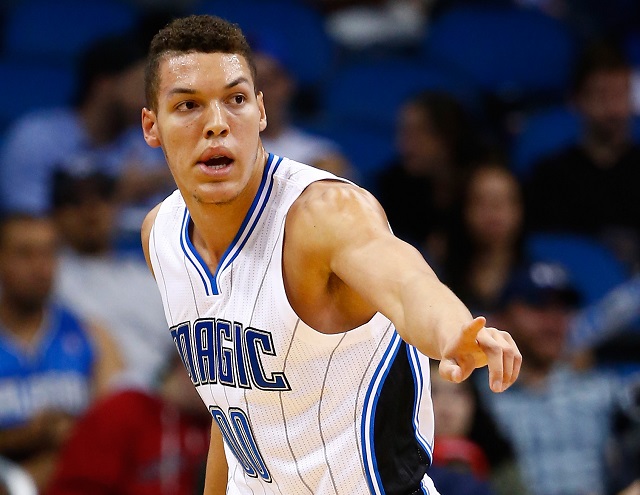 Aaron Gordon holds up a finger on the court.
