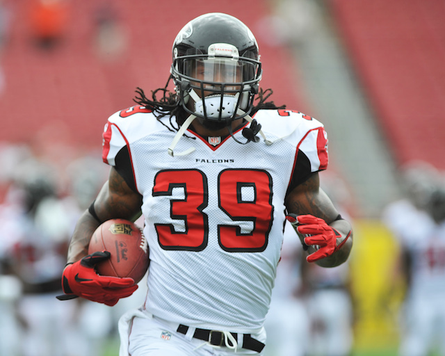 TAMPA, FL - NOVEMBER 17: Running back Steven Jackson #39 of the Atlanta Falcons warms up for play against the Tampa Bay Buccaneers November 17, 2013 at Raymond James Stadium in Tampa, Florida.