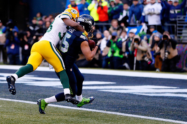 Jermaine Kearse is tackled by a defender.