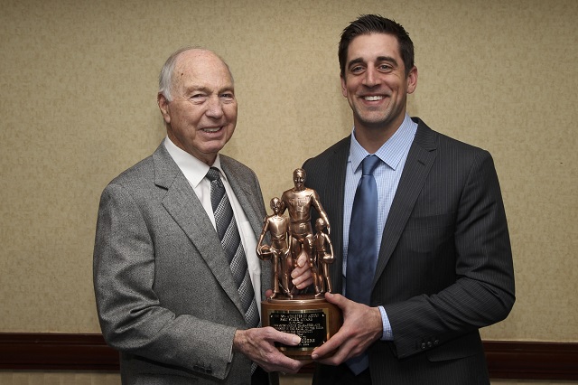Bart Starr (L) poses with Aaron Rodgers at the 25th Annual Super Bowl Breakfast.