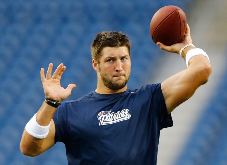 Why Tebow Needs to Give Up His Quarterback Dreams