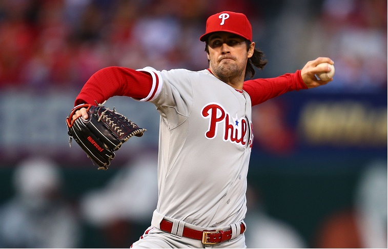 Starter Cole Hamels #35 of the Philadelphia Phillies pitches against the St. Louis Cardinals in the first inning at Busch Stadium on April 27, 2015 in St. Louis, Missouri.