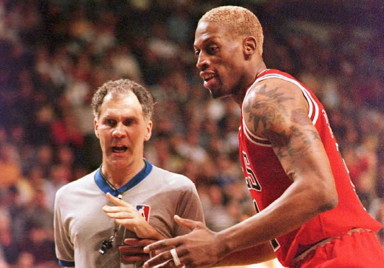 Dennis Rodman argues with a referee.