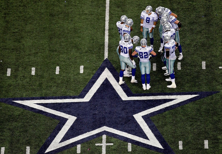 ARLINGTON, TX - NOVEMBER 01:  Quarterback Tony Romo #9 of the Dallas Cowboys huddles the offense at Cowboys Stadium on November 1, 2009 in Arlington, Texas.
