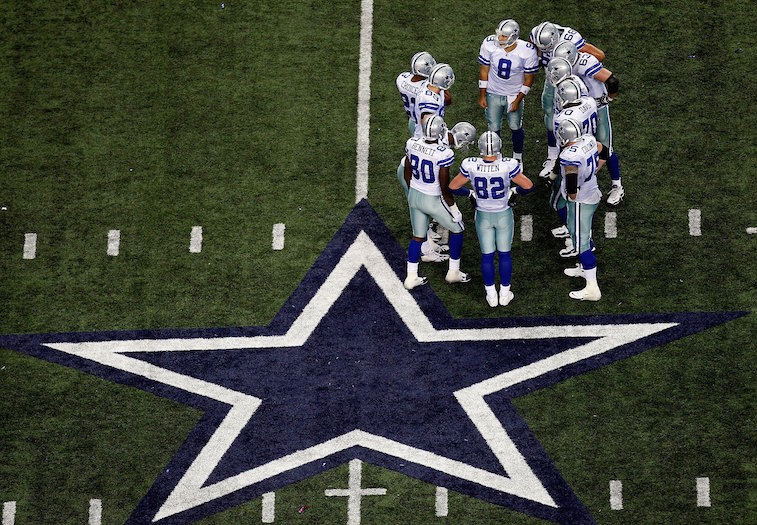 ARLINGTON, TX - NOVEMBER 01: Quarterback Tony Romo #9 of the Dallas Cowboys huddles the offense at Cowboys Stadium on November 1, 2009 in Arlington, Texas.