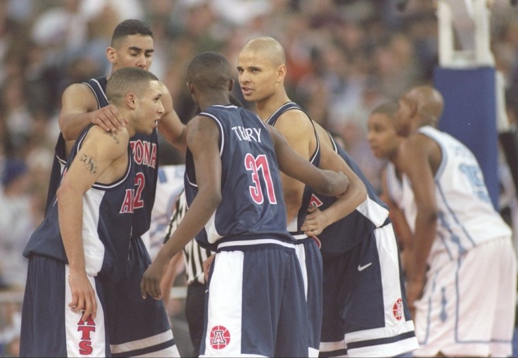 1997 Arizona Wildcats huddle during the Final Four