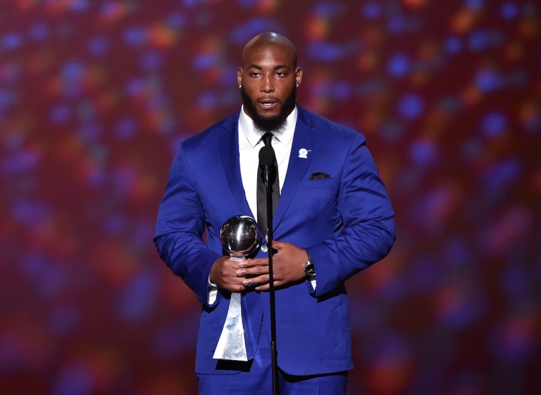 Devon Still accepts the Jimmy V award on behalf of his daughter Leah