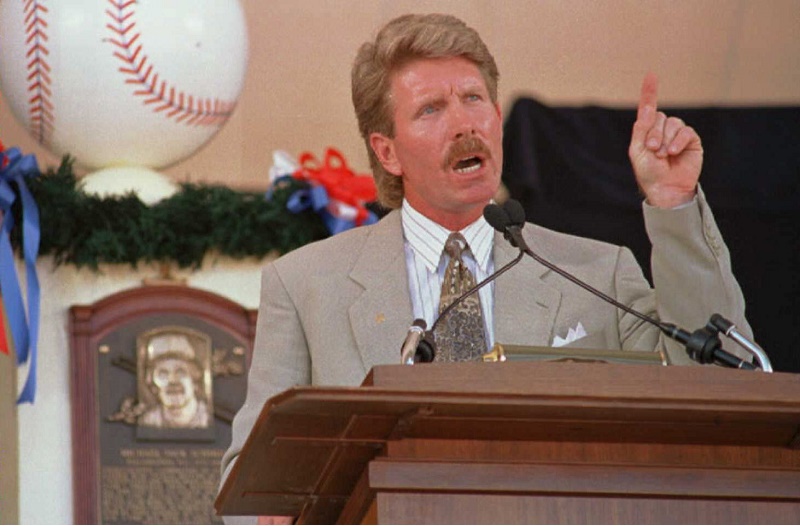 Mike Schmidt of the Philadelphia Phillies stresses