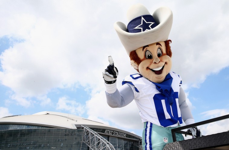 Rowdy the Dallas Cowboys mascot 