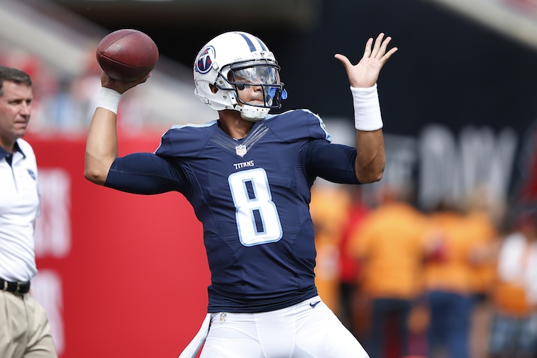 Marcus Mariota warms up before game against Buccaneers