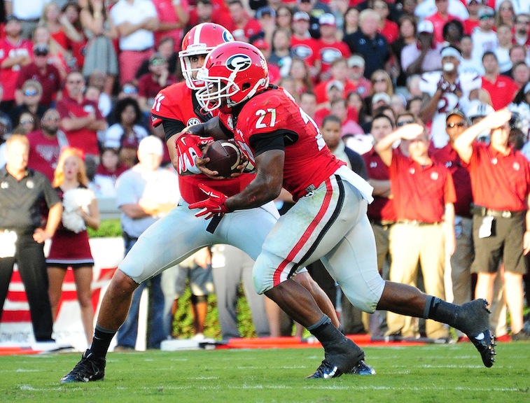 Nick Chubb (27) gets the handoff against South Carolina