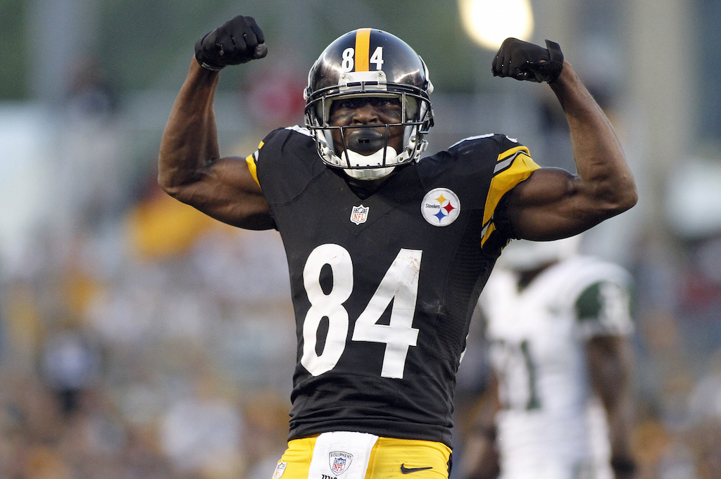 The Steelers' Antonio Brown flexes for fans after scoring a touchdown