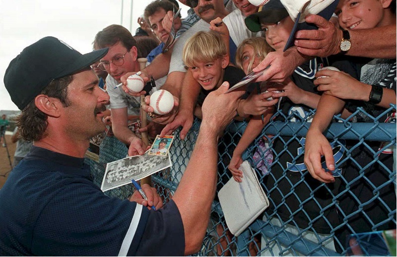 Fans attempt to get New York Yankee Don Mattingly'