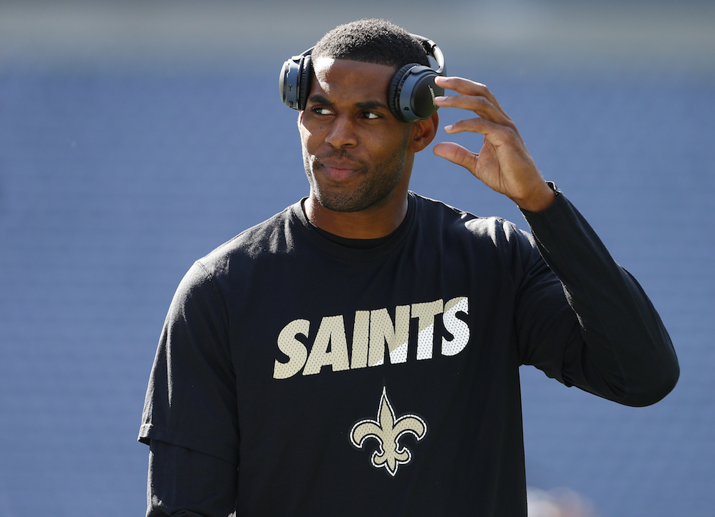 Marques Colston warms up before a game against the Eagles