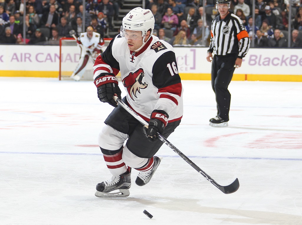 TORONTO, ON - OCTOBER 26: Max Domi #16 of the Arizona Coyotes gets set to fire a goal against the Toronto Maple Leafs during an NHL game at the Air Canada Centre on October 26, 2015 in Toronto, Ontario, Canada. (Photo by Claus Andersen/Getty Images)