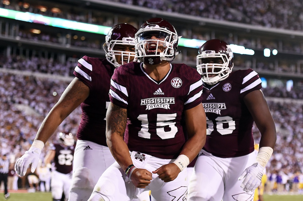 Dak Prescott #15 and teammates celebrate