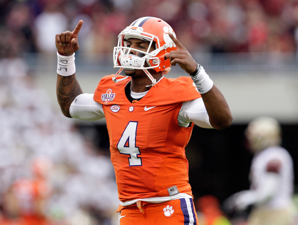 Deshaun Watson pumps up the crowd
