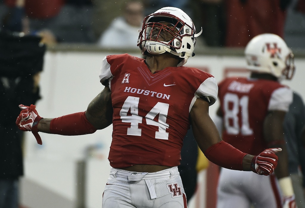 Elandon Roberts #44 of the Houston Cougars celebrates