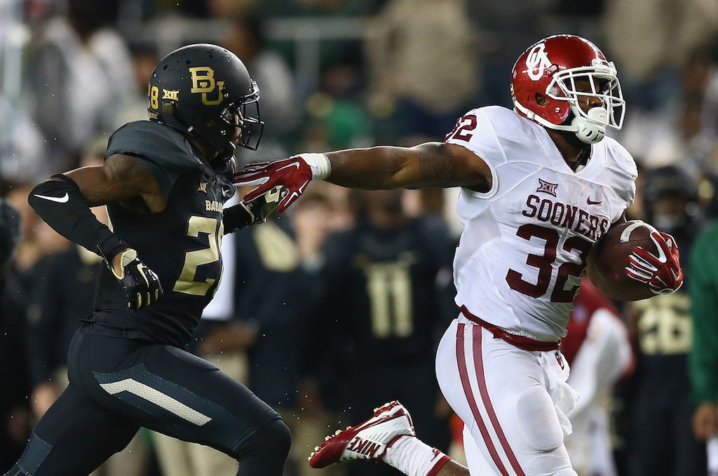 Samaje Perine #32 of the Oklahoma Sooners runs for a touchdown