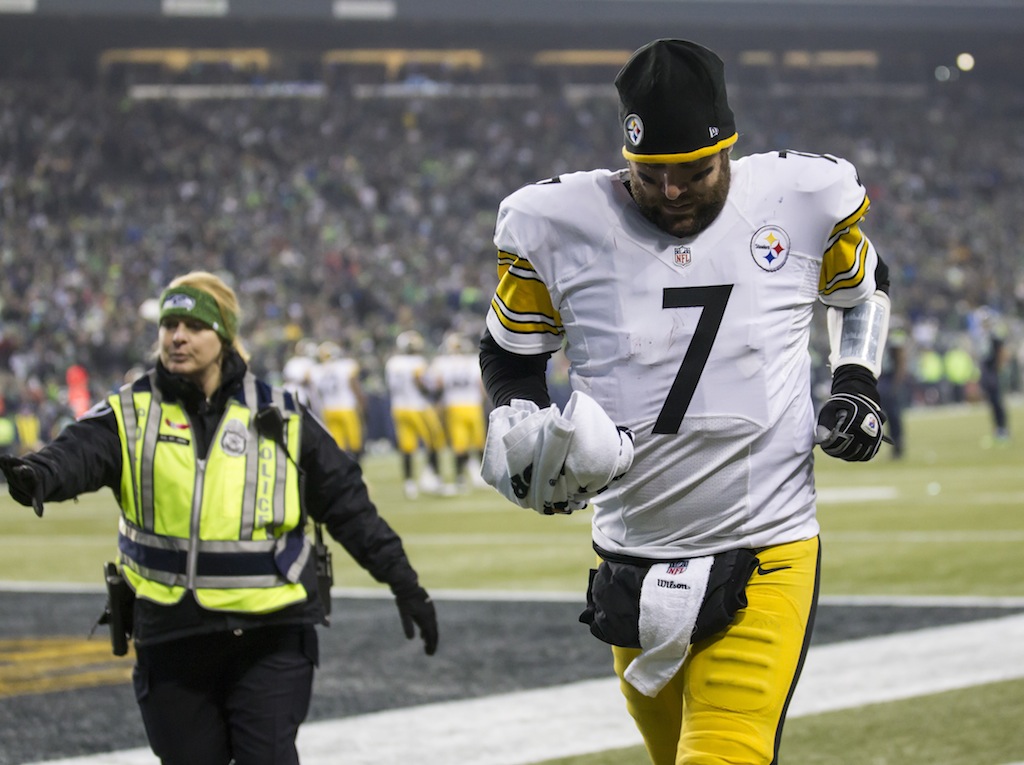 Ben Roethlisberger leaves the field in a game against the Seahawks