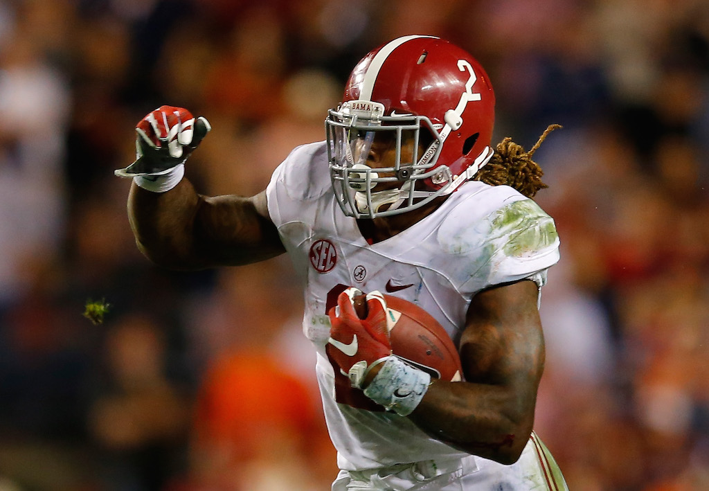 Derrick Henry rushes against Alabama