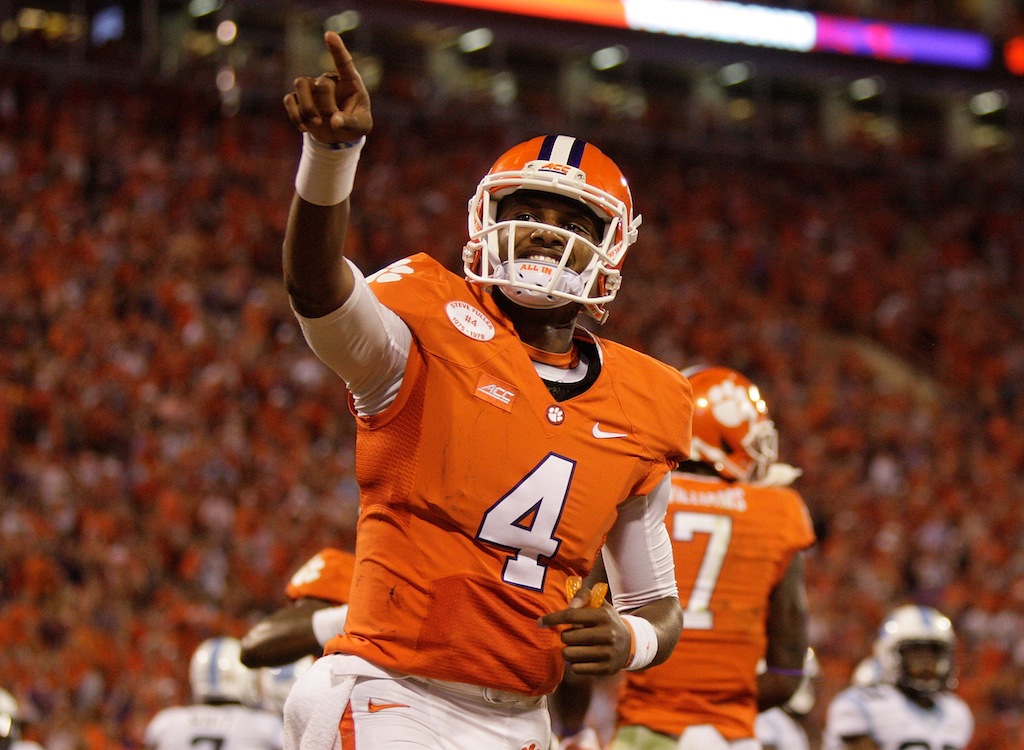 Deshaun Watson points to the crowd