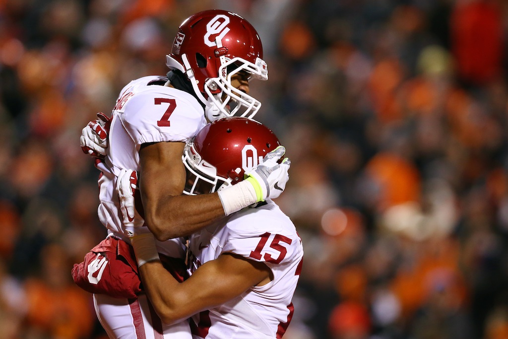 Cornerback Jordan Thomas #7 of the Oklahoma Sooners celebrates with cornerback Zack Sanchez #15