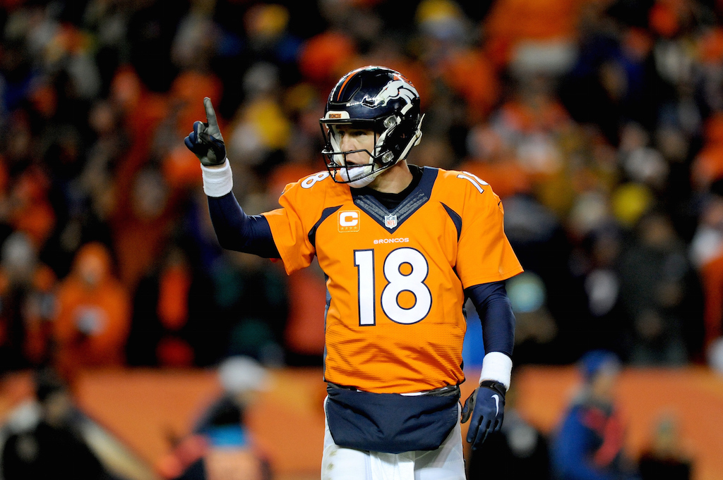 Peyton Manning points at his teammates before a play.