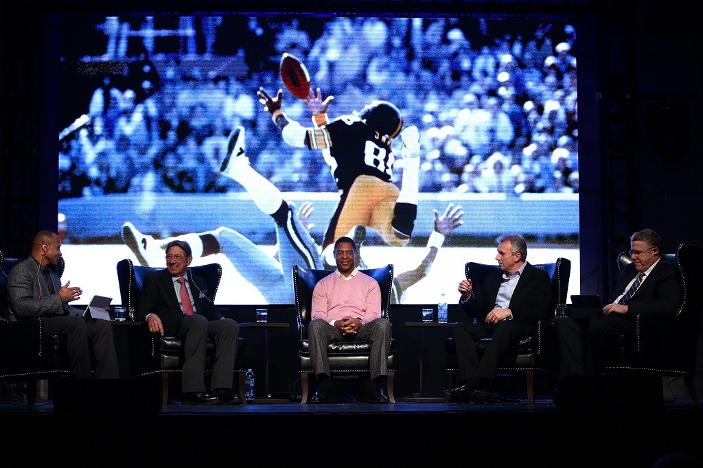 NEW YORK, NY - JANUARY 30: (L-R) NFL Hall of Famer, Lynn Swann, Hall of Famer, Joe Namath, Former NFL player Marcus Allen, Legendary former NFL quarterback, Legendary former NFL quarterback and Hall of Famer Joe Montana and Sports Illustrated writer Peter King speak onstage at the Sports Illustrated MVP Night with Lynn Swann and Jaguar at The Diageo Liquid Cellar on January 30, 2014 in New York City. (Photo by Neilson Barnard/Getty Images for Jaguar)