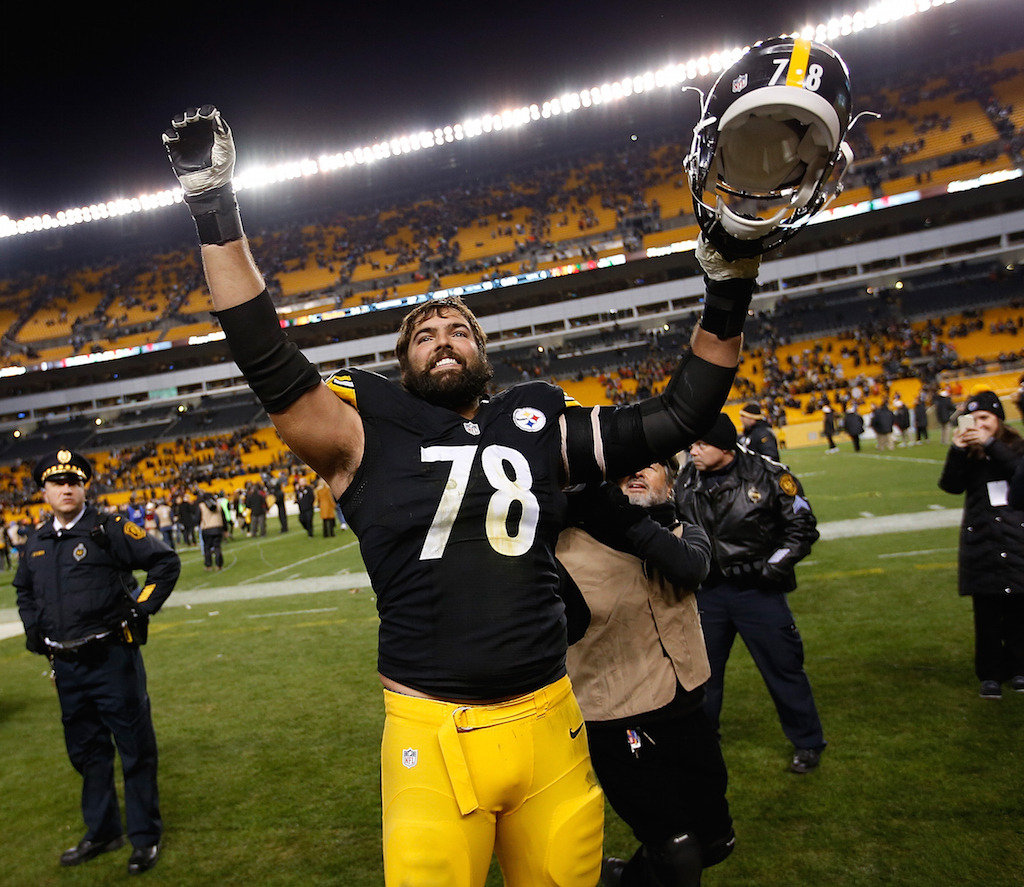  The Pittsburgh Steelers' Alejandro Villaneuva celebrates a win. 