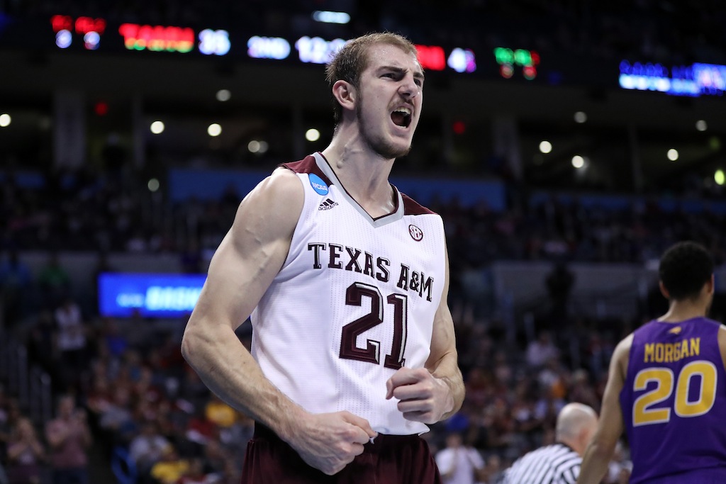 Alex Caruso reacts after a basket against Northern Iowa