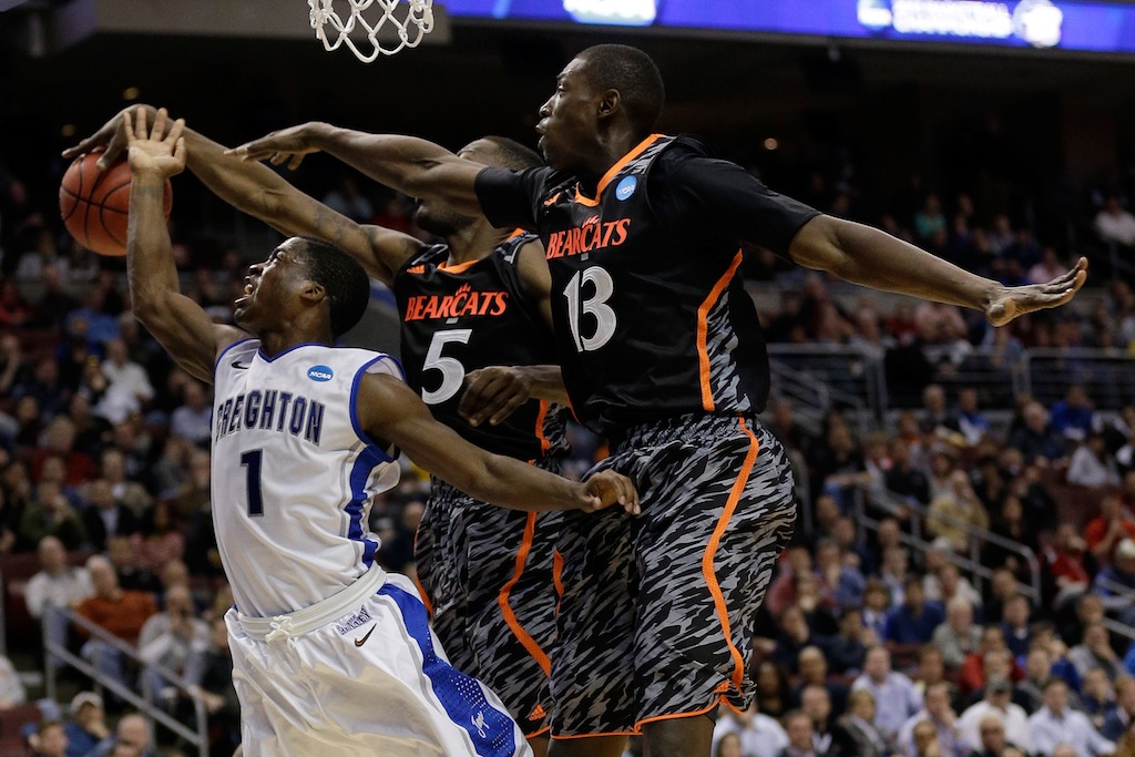 Cincinnati Bearcats block a shot